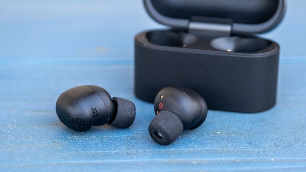 Comparison of Sony WF-1000XM6 charging case and silicone protective cover