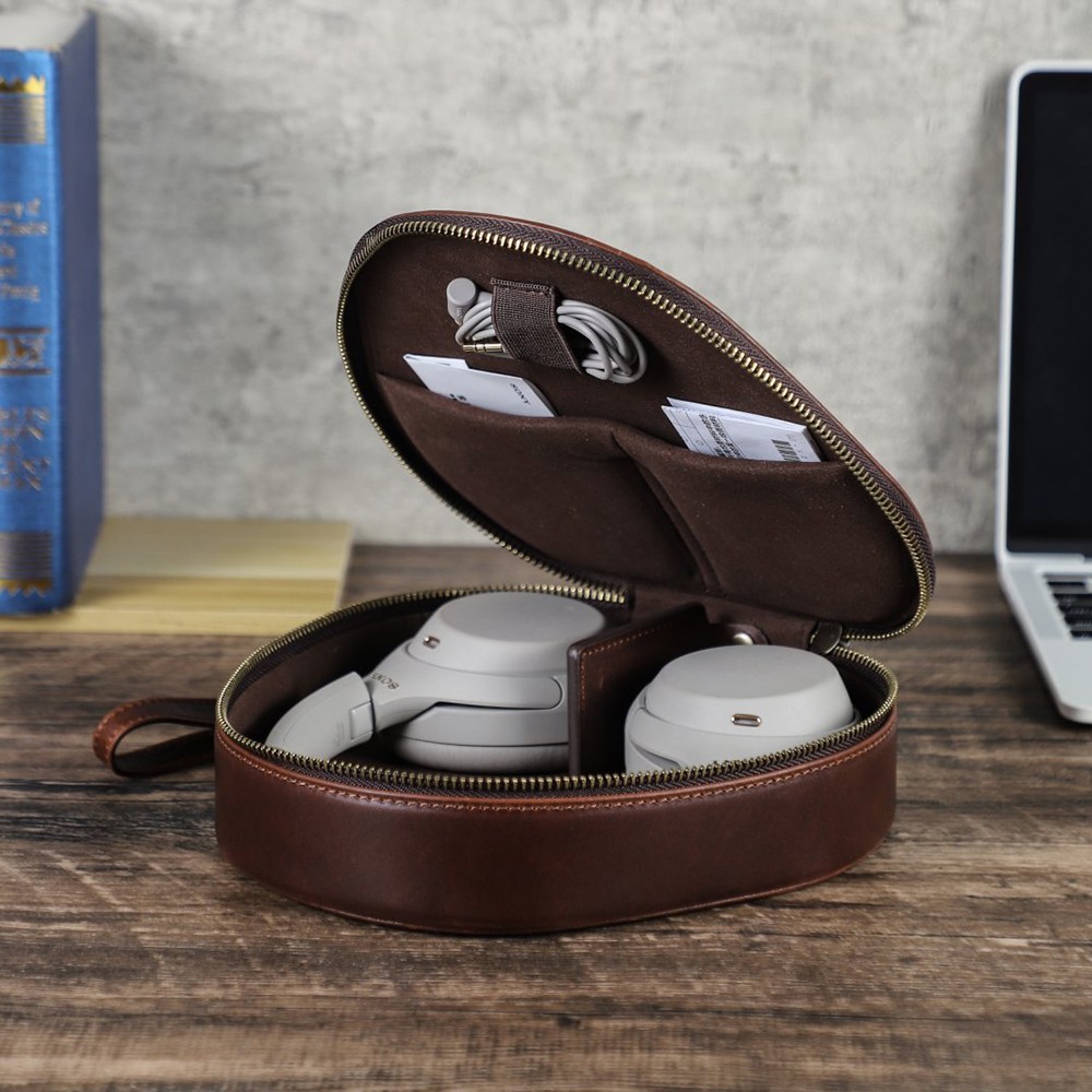 Visual trade-off scale showing Durability on one end and Aesthetics/Slimness on the other for leather cases